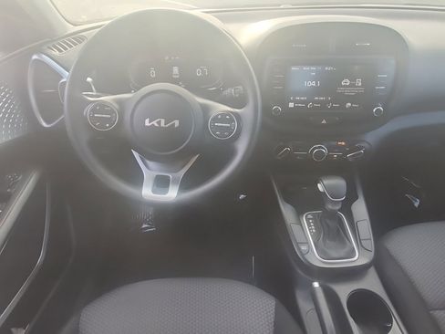 Used 2023 Kia Soul LX image 7