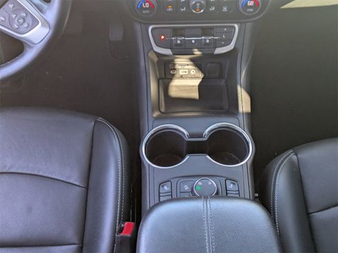 Used 2023 GMC Terrain SLT image 22