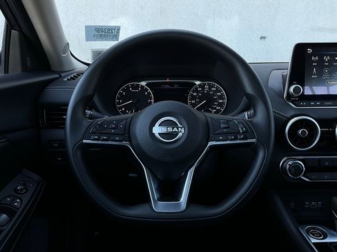 Used 2025 Nissan Sentra SV image 29