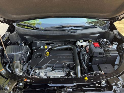 Used 2025 Chevrolet Equinox LT FWD image 33