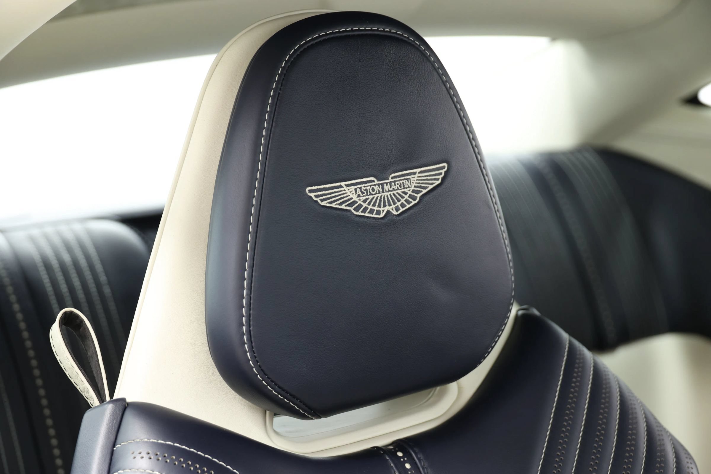 Used 2019 Aston Martin DB11 Coupe RWD image 80