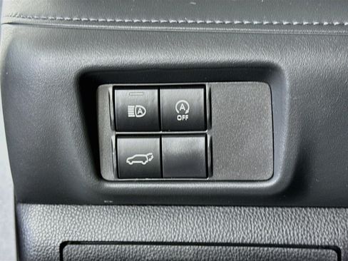 Used 2023 Toyota Highlander LE AWD/4WD image 10