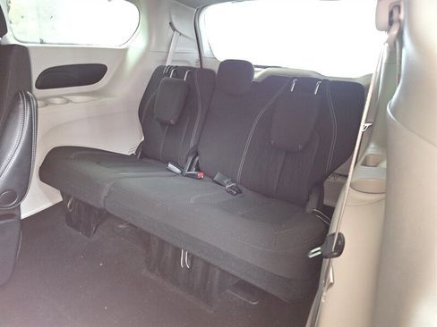Used 2023 Chrysler Voyager LX FWD image 11
