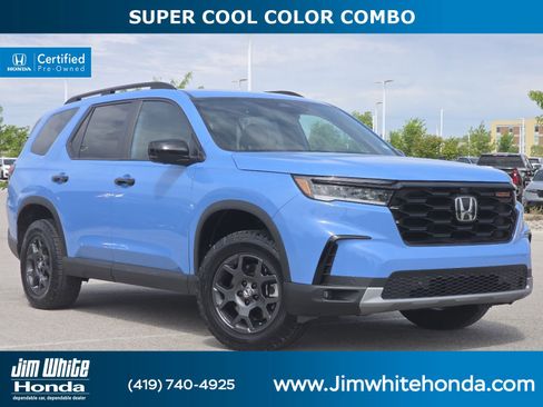 Used 2024 Honda Pilot TrailSport image 1