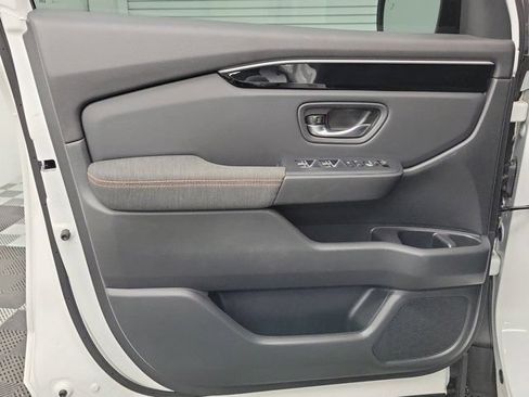 Used 2025 Honda Pilot Sport image 18