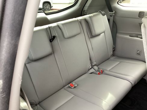 Used 2017 Toyota Highlander XLE FWD image 12