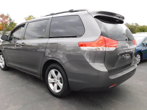Used 2011 Toyota Sienna LE image 4
