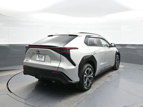 Used 2023 Toyota bZ4X XLE w/ Weather Package image 6