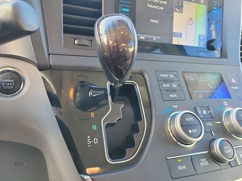 Used 2016 Toyota Sienna XLE w/ XLE Navigation Package image 19