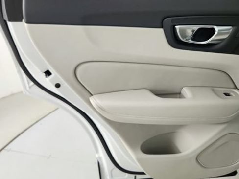 Certified 2025 Volvo XC60 B5 Ultra w/ Protection Package Premier AWD/4WD image 27