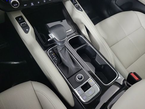 Used 2024 Kia Telluride EX w/ EX Captain's Chair Package FWD image 19