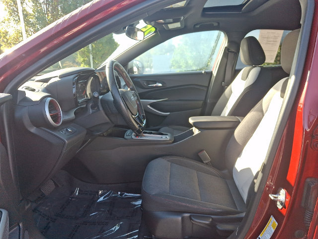 Used 2025 Chevrolet Trax RS w/ Sunroof Package FWD image 13