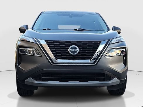 Used 2021 Nissan Rogue SV image 2