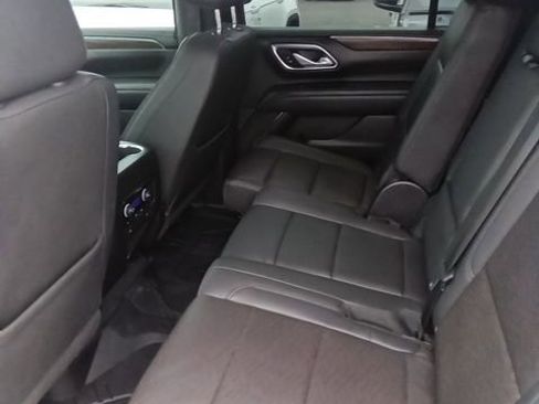 Used 2023 Chevrolet Suburban High Country image 11