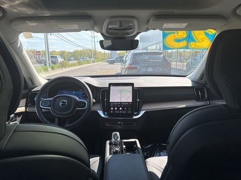 Certified 2025 Volvo XC90 B6 Plus AWD/4WD image 18