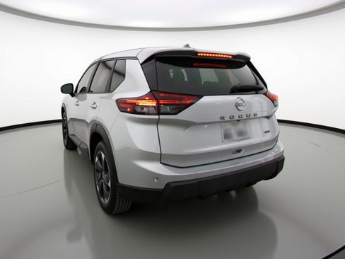 Used 2025 Nissan Rogue SV AWD/4WD image 6