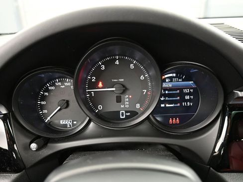 Certified 2024 Porsche Macan AWD/4WD image 18
