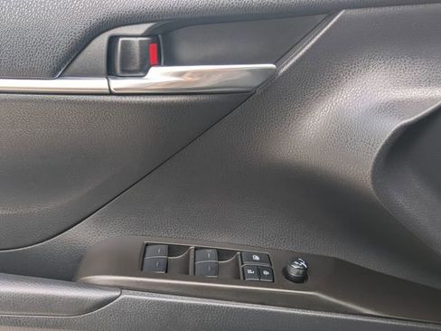 Used 2022 Toyota Camry SE w/ Convenience Package FWD image 15