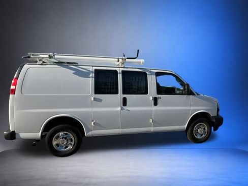 Used 2019 Chevrolet Express 2500 w/ Driver Convenience Package RWD image 3