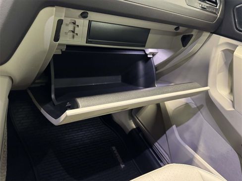 Used 2023 Volkswagen Tiguan SE R-Line image 34