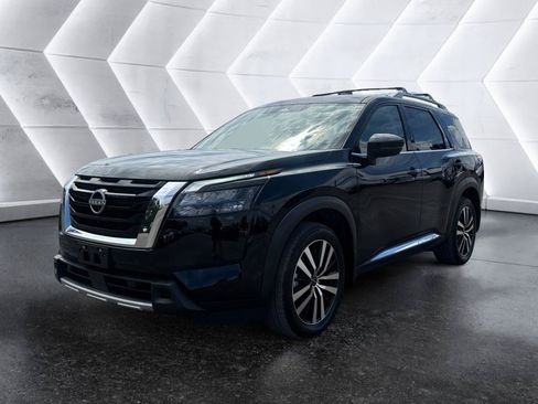 Used 2025 Nissan Pathfinder Platinum w/ Cargo Package FWD image 3