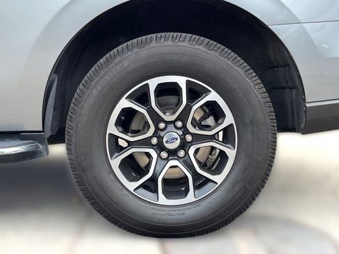 Used 2022 Ford Expedition XLT image 6