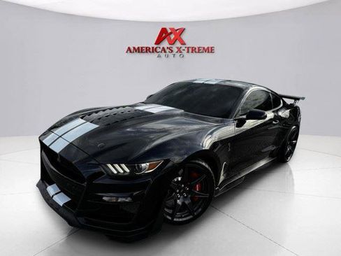 Used 2021 Ford Mustang Shelby GT500 w/ Carbon Fiber Track Pack RWD image 2