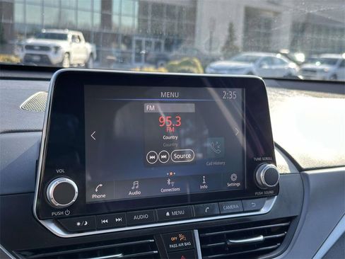 Used 2023 Nissan Altima 2.5 SR image 3