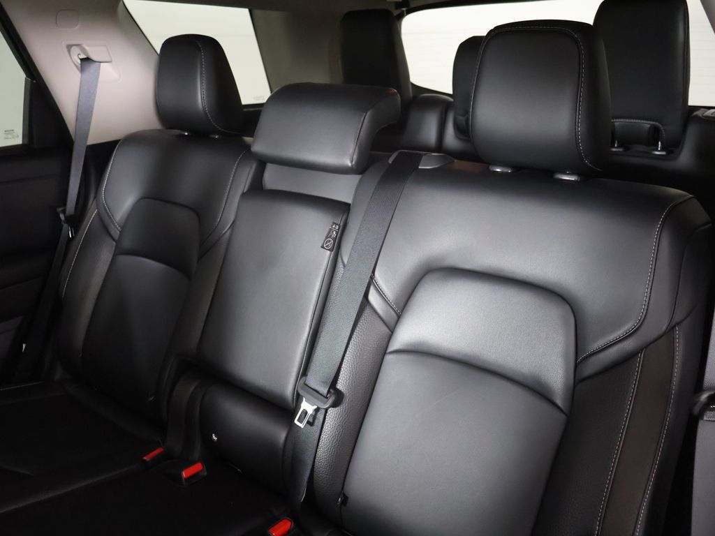 Used 2023 Nissan Pathfinder SL AWD/4WD image 31
