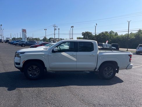 Used 2025 Nissan Frontier SV RWD image 13