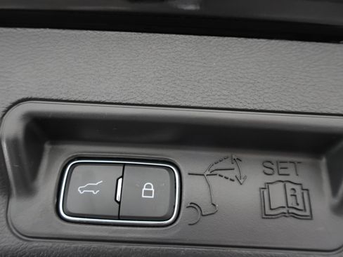 Used 2025 Ford Explorer ST-Line image 33