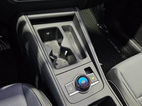 New 2026 Volkswagen Tiguan SE image 16