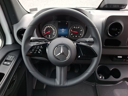 Used 2025 Mercedes-Benz Sprinter 2500 image 20