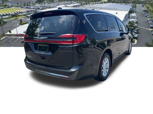 Certified 2023 Chrysler Pacifica Touring-L FWD image 19