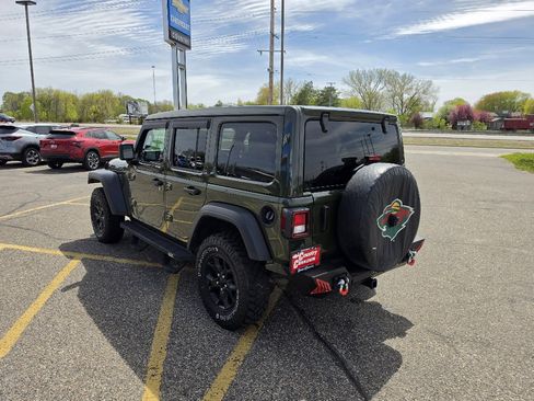 Used 2021 Jeep Wrangler Unlimited Sport AWD/4WD image 3