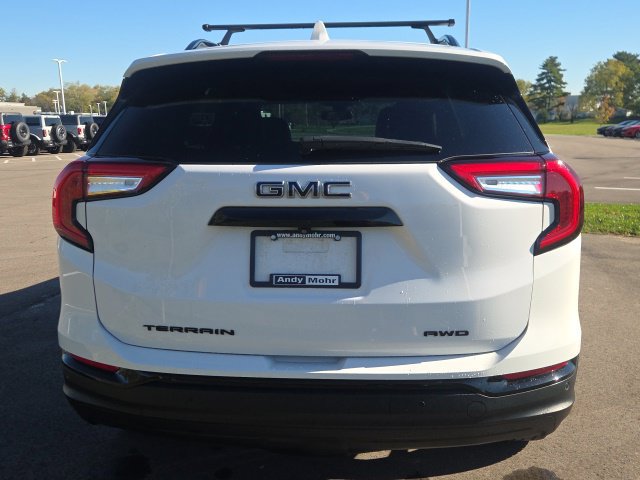 Used 2024 GMC Terrain SLT w/ Tech Package AWD/4WD image 8