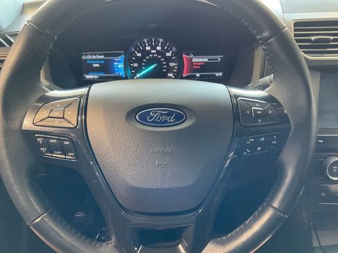 Used 2018 Ford Explorer XLT w/ Equipment Group 202A image 10