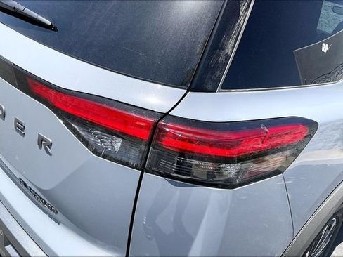 New 2026 Nissan Pathfinder Platinum FWD image 11