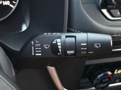 Used 2025 Nissan Rogue SV FWD image 18