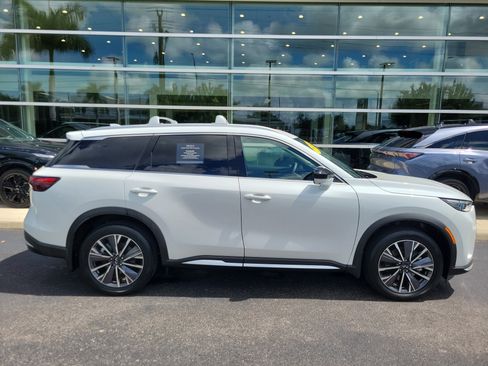 Certified 2026 INFINITI QX60 Luxe w/ Cargo Package FWD image 3