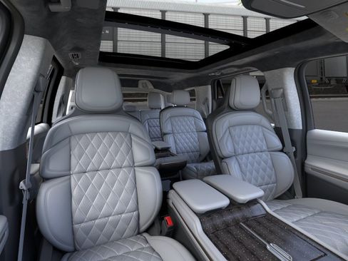 New 2026 Lincoln Navigator Black Label AWD/4WD image 10