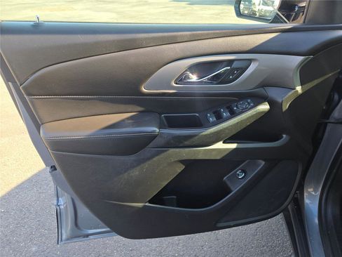 Used 2018 Chevrolet Traverse LT image 22