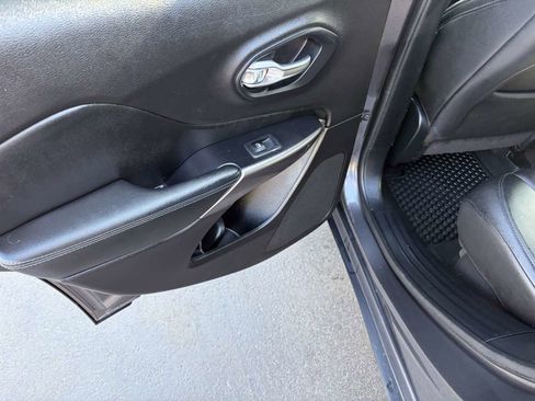 Used 2020 Jeep Cherokee Latitude Plus w/ Cold Weather Group image 18