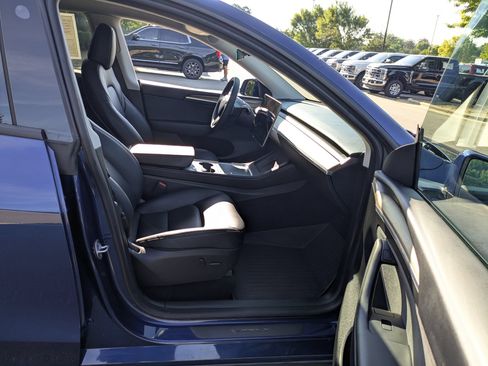 Used 2023 Tesla Model Y Long Range AWD/4WD image 33