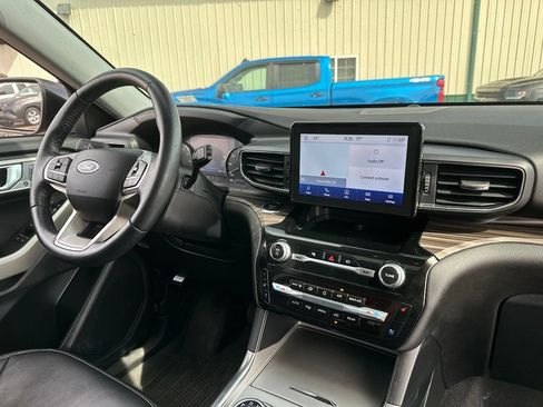 Used 2022 Ford Explorer Limited w/ Class IV Trailer Tow Package AWD/4WD image 34
