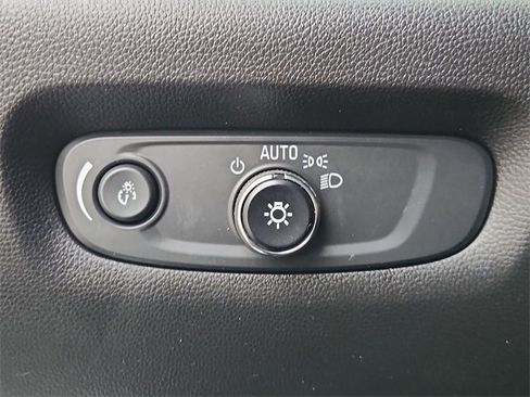 Used 2023 Chevrolet Traverse LS image 17