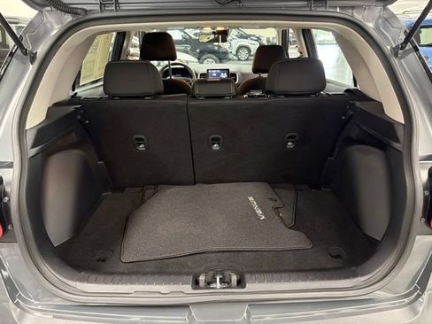 Used 2025 Hyundai Venue SEL FWD image 12