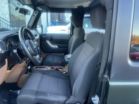Used 2011 Jeep Wrangler Rubicon w/ PWR Convenience Group image 17