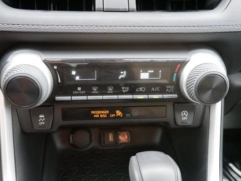Used 2022 Toyota RAV4 LE AWD/4WD image 22