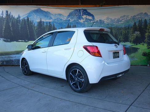 Used 2016 Toyota Yaris SE image 4